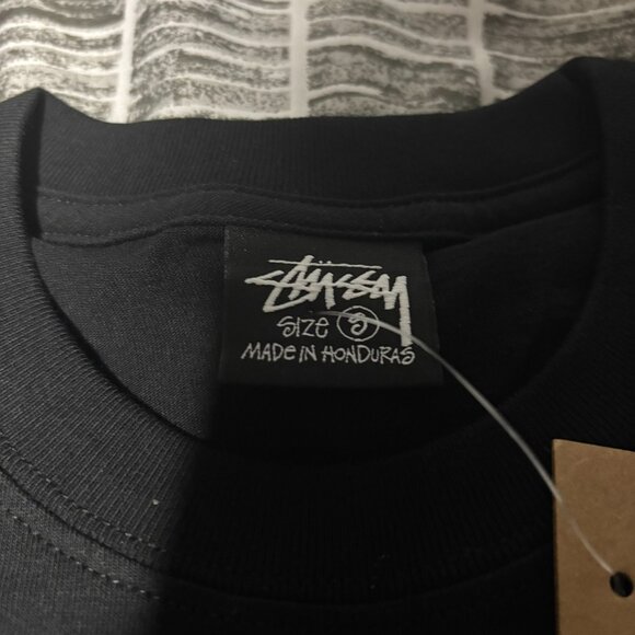 Mens Black stussy tee with back design. - Picture 3 of 4